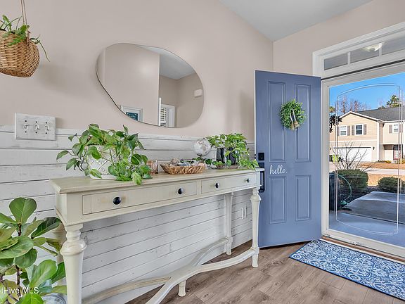 4th image of 102 Tralee Place