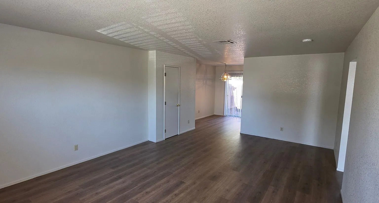 870 Browning St — Photo 2