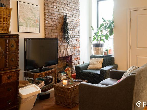 5th image of 262 Saint James Pl APT 1D