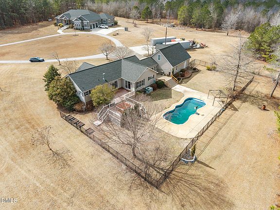 2nd image of 120 Mockingbird Ln