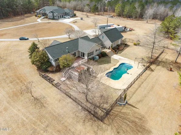 120 Mockingbird Ln, Spring Lake, NC 28390