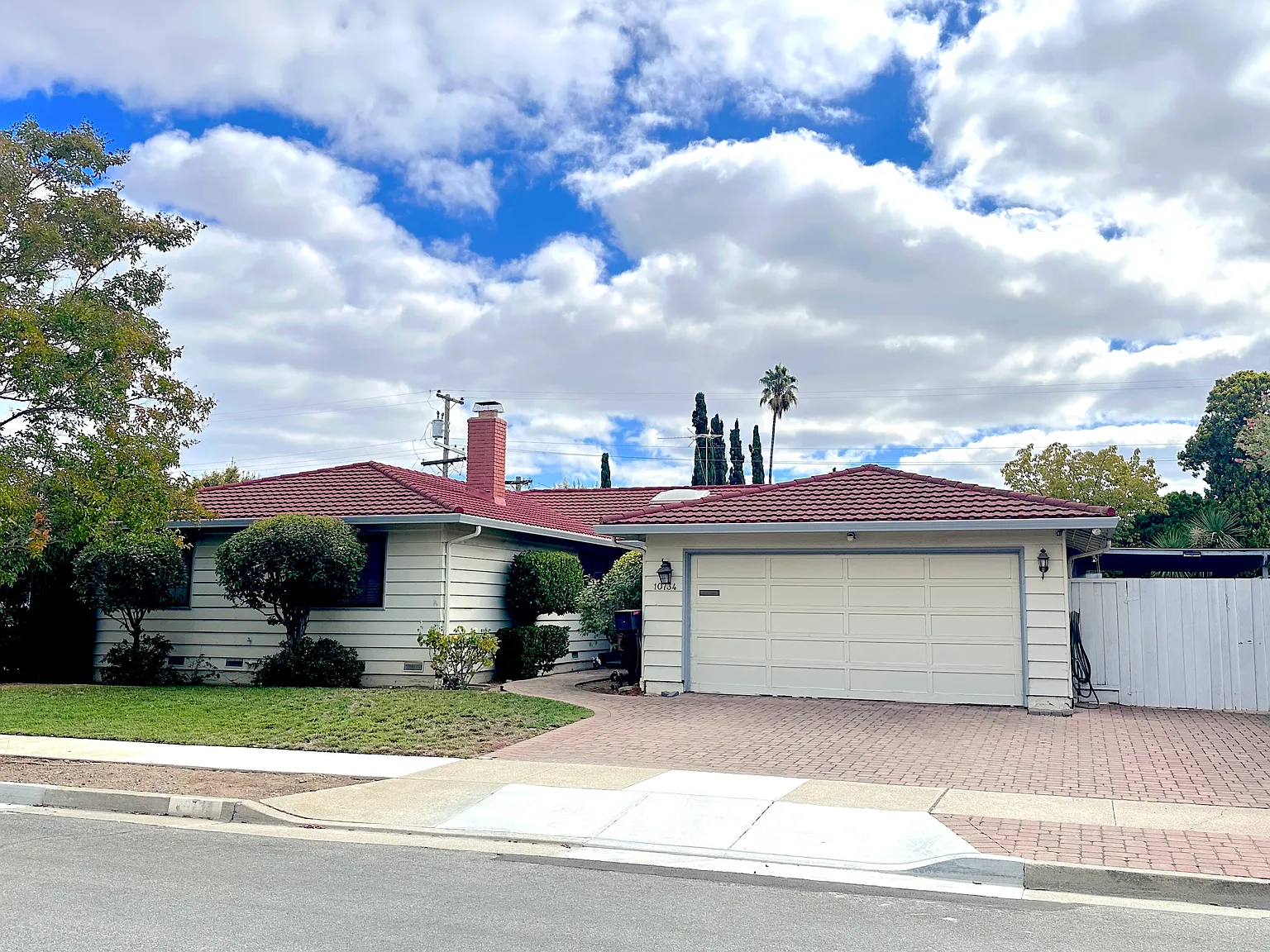 4 bed, 2169 sqft, $7,250 — Photo 1
