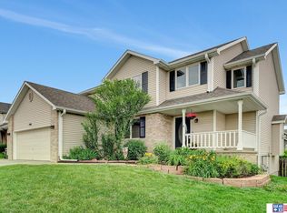 7910 Red Oak Rd, Lincoln, NE 68516