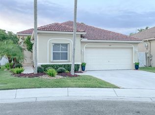 686 Maplewood Ct, Fort Lauderdale, FL 33327