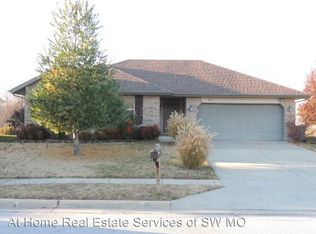 3251 W Scott St, Springfield, MO 65803