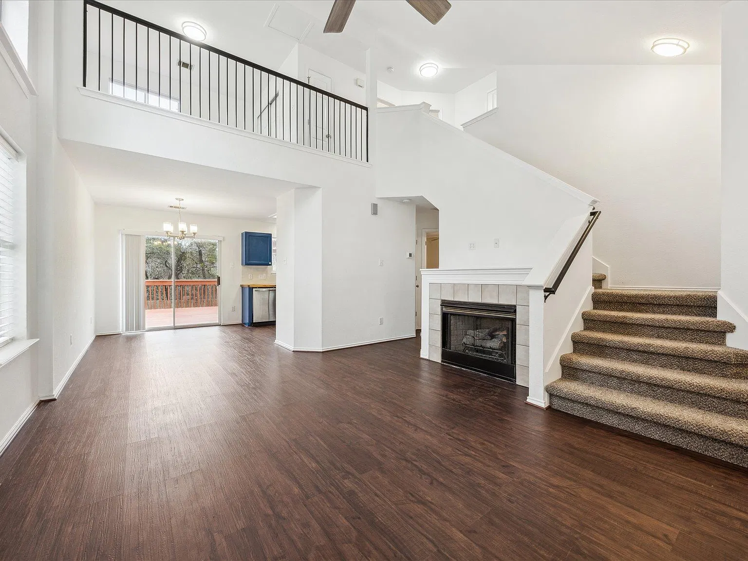 3 bed, 2.5 bath, 1576 sqft, $1,950 — Photo 2