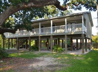 1206 Mantou St, Pascagoula, MS 39567