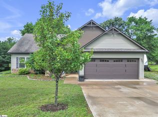 215 Cooleys Crest Ln, Inman, SC 29349