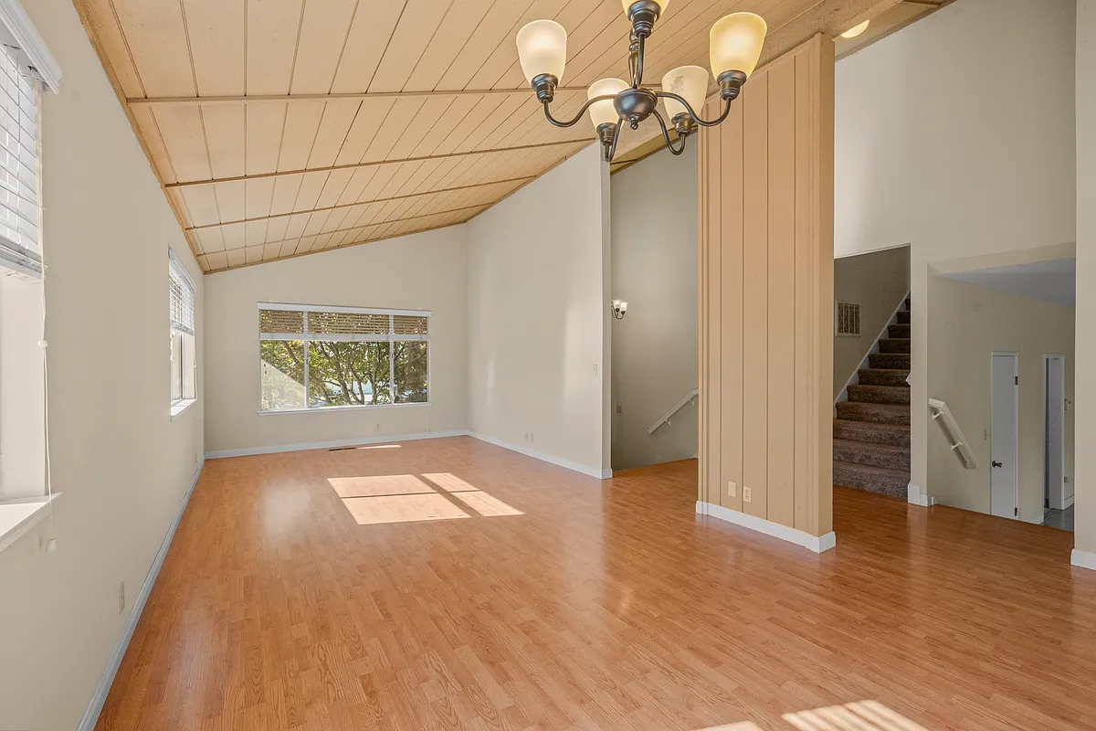 Building Photo - 492 Nuestra Ave