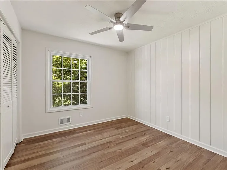 472 Barnesdale Dr — Photo 35