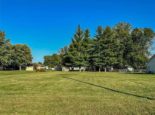 3 Pettry Dr, Shelbyville, IL 62565