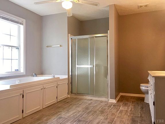 5th image of 120 Fieldstone Ct