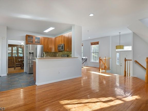 5th image of 83 Arrowgate Dr #83