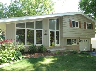 7208 Dorchester Ln, Greendale, WI 53129