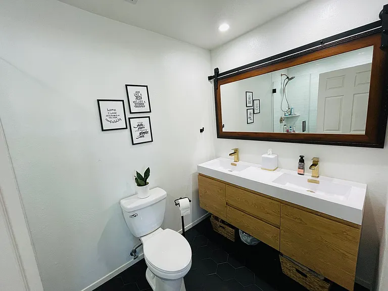 5127 Klump Ave #303 — Photo 10