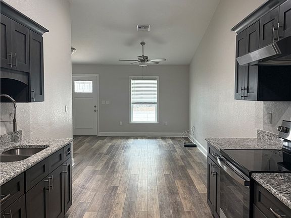 3rd image of 809 Redding St