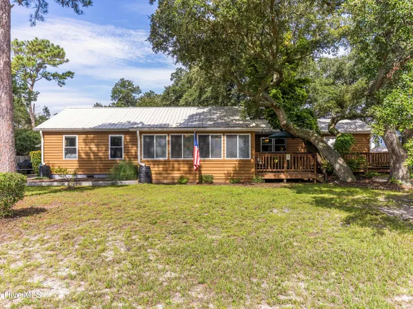 105 NW 7th Street, Oak Island, NC 28465