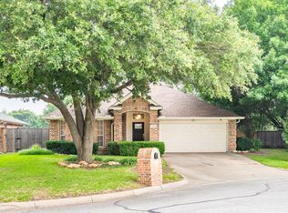 3600 Parkmead Dr, Arlington, TX 76014