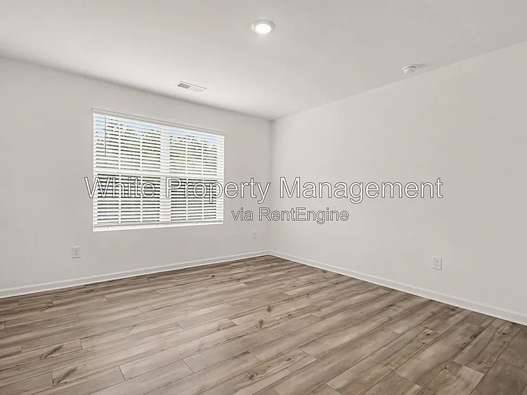 313 W 18th St — Photo 17
