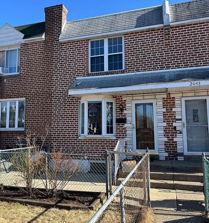 1st image of 2045 Heather Rd