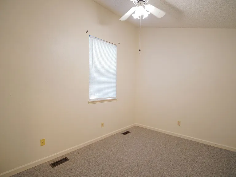 2335 Parrot Ln — Photo 13