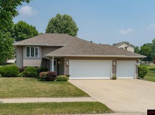 528 Lesueur Ave, Eagle Lake, MN 56024