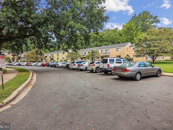 4th image of 10631 Montrose Ave #M-202