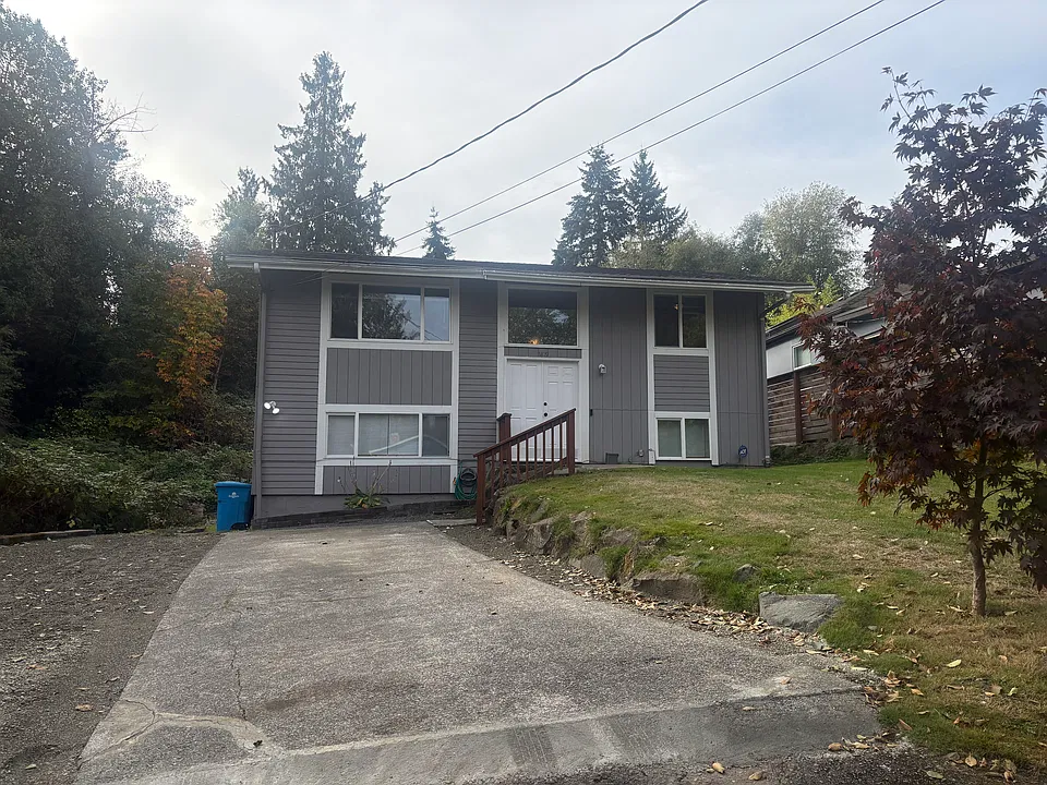 1819 NE East 189th St