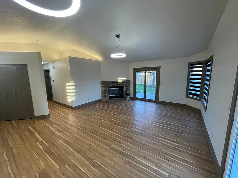 1012 N Silver Ash Ave — Photo 12