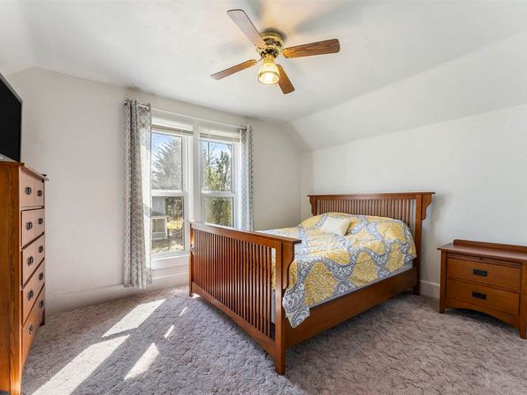 724 E 2nd St, Washington, IA 52353
