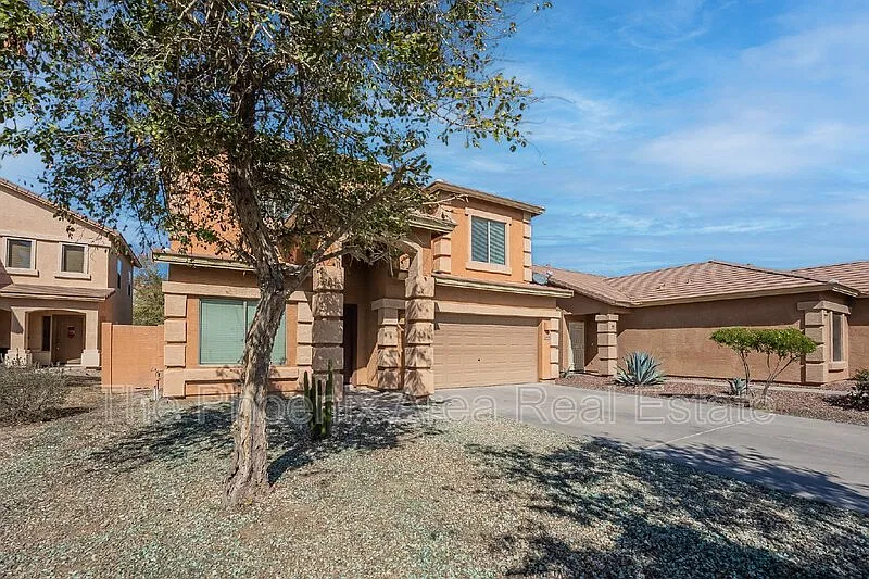 4 bed, 2.5 bath, 2504 sqft, $1,795 — Photo 3