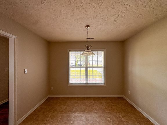 4th image of 214 Somerset Dr