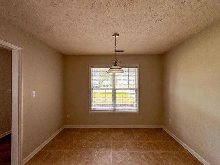 214 Somerset Dr — Photo 4