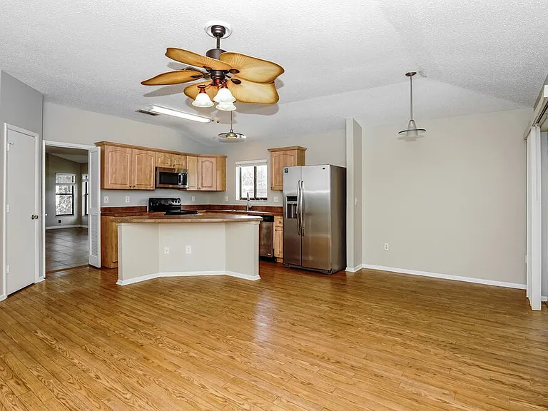 1001 Pond Apple Ct — Photo 5