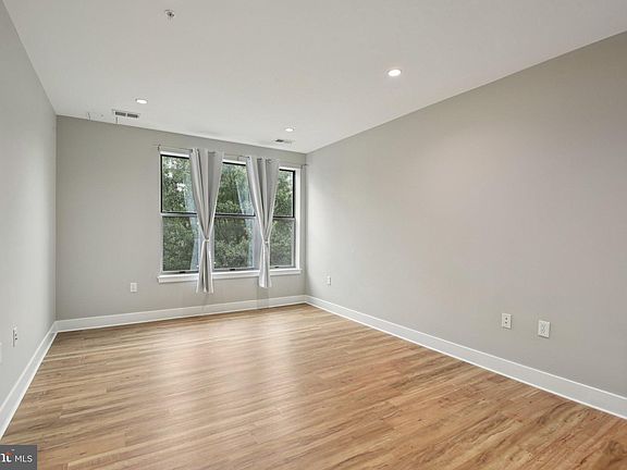 5th image of 1800 Wilson Blvd Unit 206