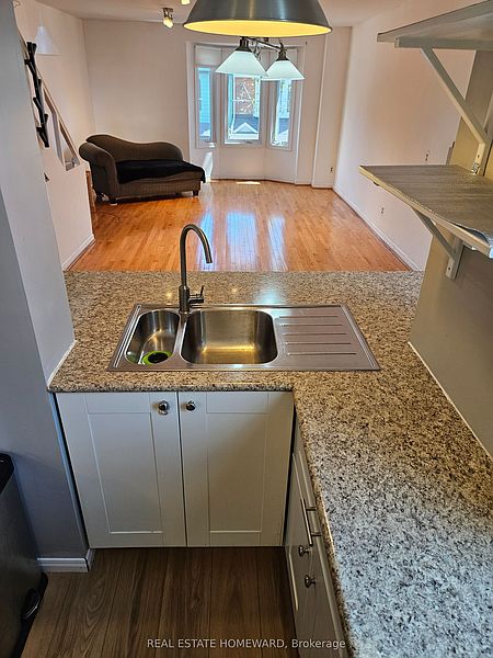 Toronto Townhouse for rent - 2 Bedrooms — photo 12