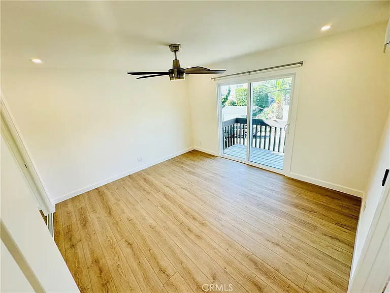 112 E Avenida San Gabriel #3 — Photo 7