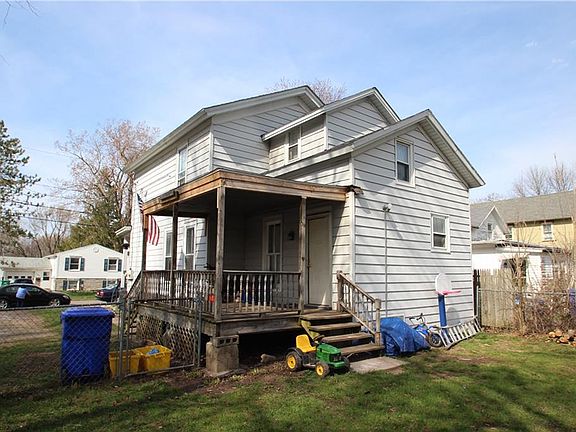 5th image of 136 Lyman St