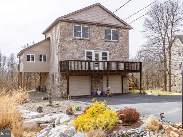 208 Pine Valley Ln, Hazle Township, PA 18202