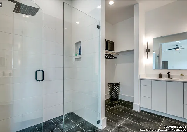 630 E Carson St — Photo 39