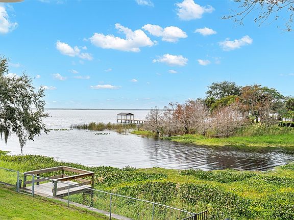 3rd image of 805 Cliftons Cove Ct