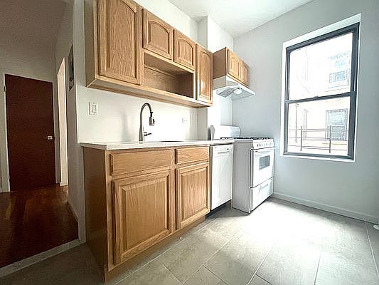 3rd image of 708 W 171st St APT 23A