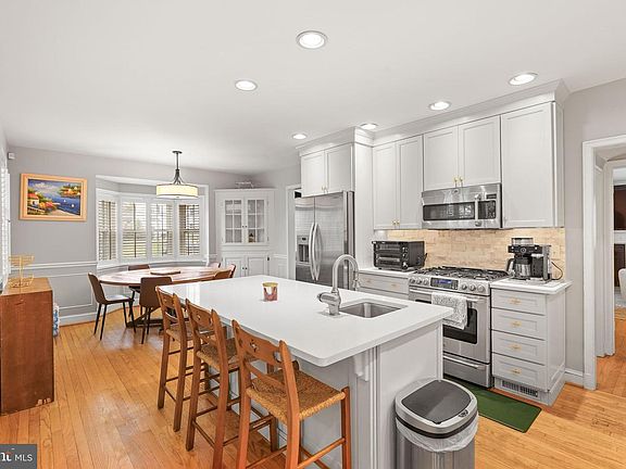 4th image of 212 Saint Dunstans Rd