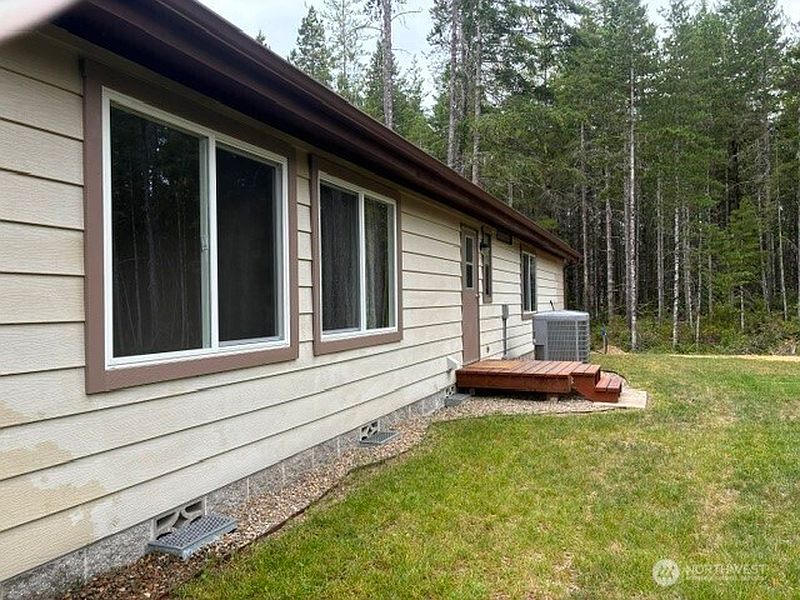 3rd image of 797 NE Blacksmith Drive