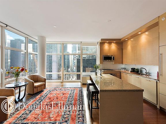 2nd image of 1600 Broadway #Ph3d