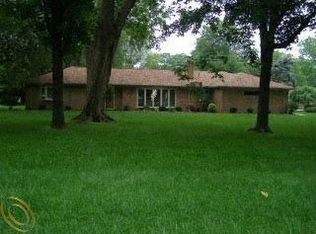 28610 Inkster Rd, Southfield, MI 48034