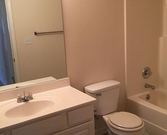 5th image of 3921 Banyan Ct APT C