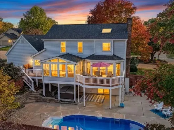 10 Wagonspring Ct, Saint Charles, MO 63303