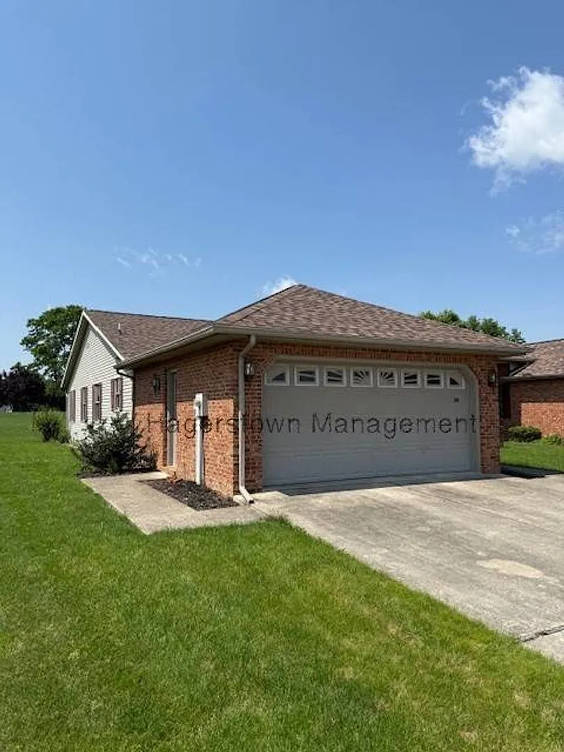 1 Level Home in Greencastle — Photo 2
