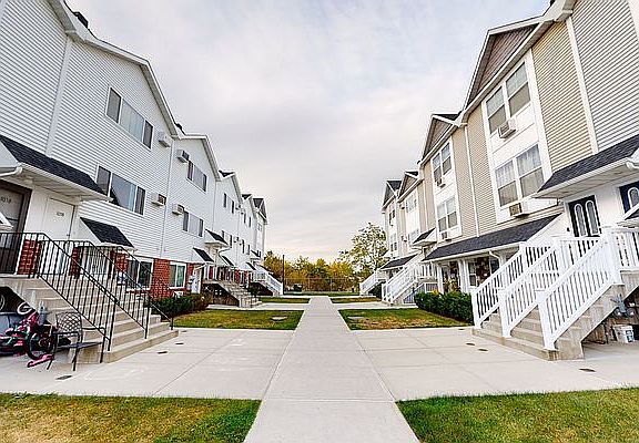3rd image of 102 Lighthouse Ct #B